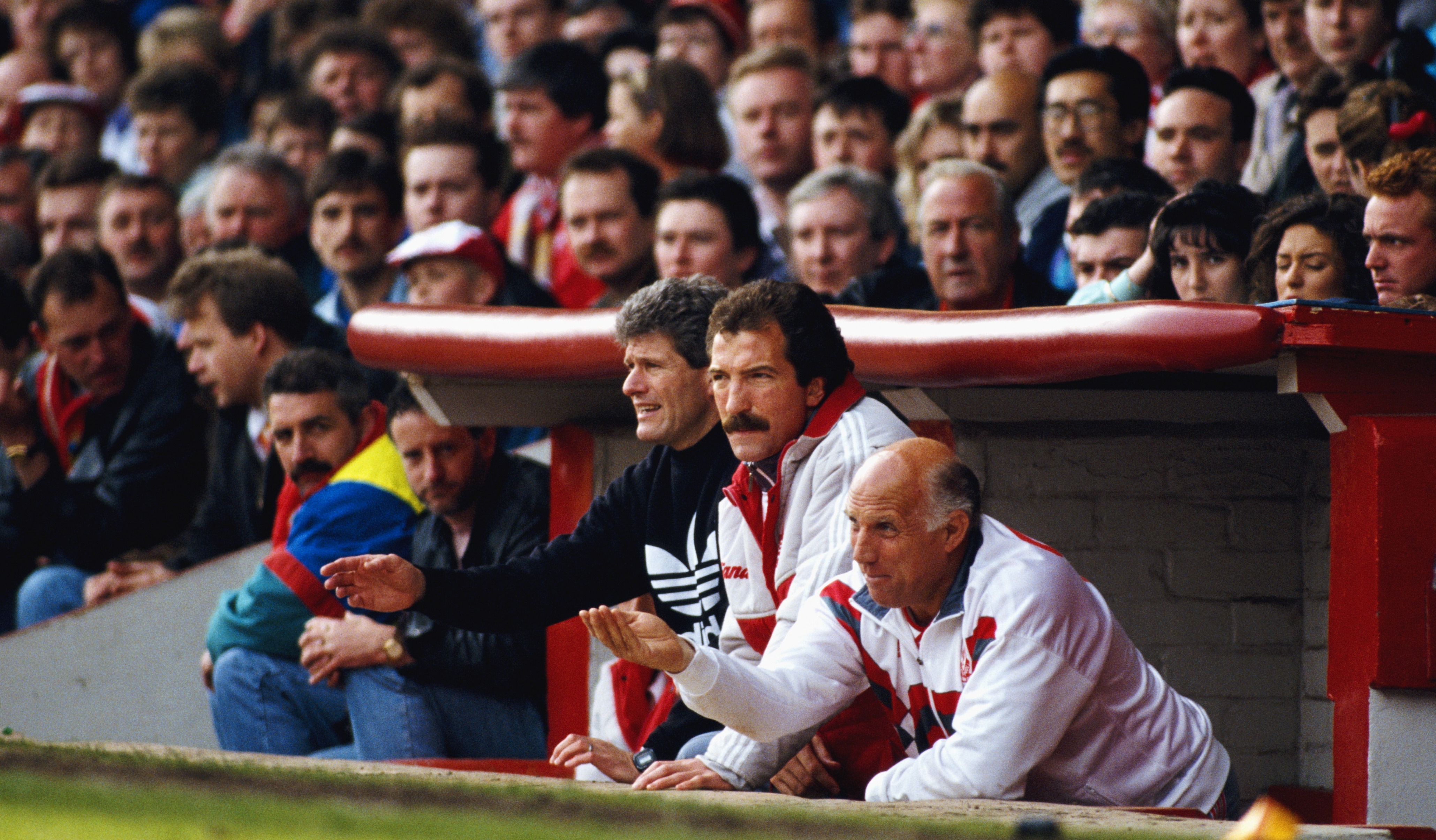 FUNGERTE IKKE: Phil Boersma, Graeme Souness og Ronnie Moran på trenerbenken til Liverpool.