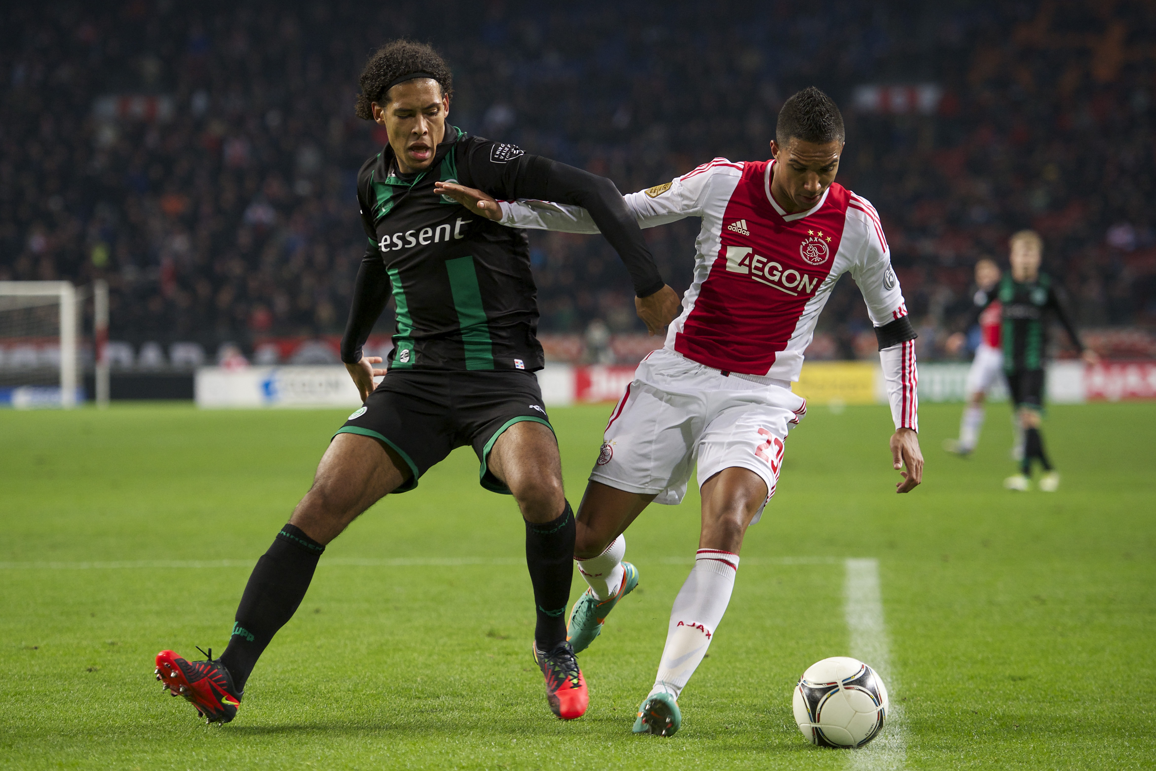 2012: En noe yngre Virgil mot Danny Hoesen og Ajax Amsterdam.
