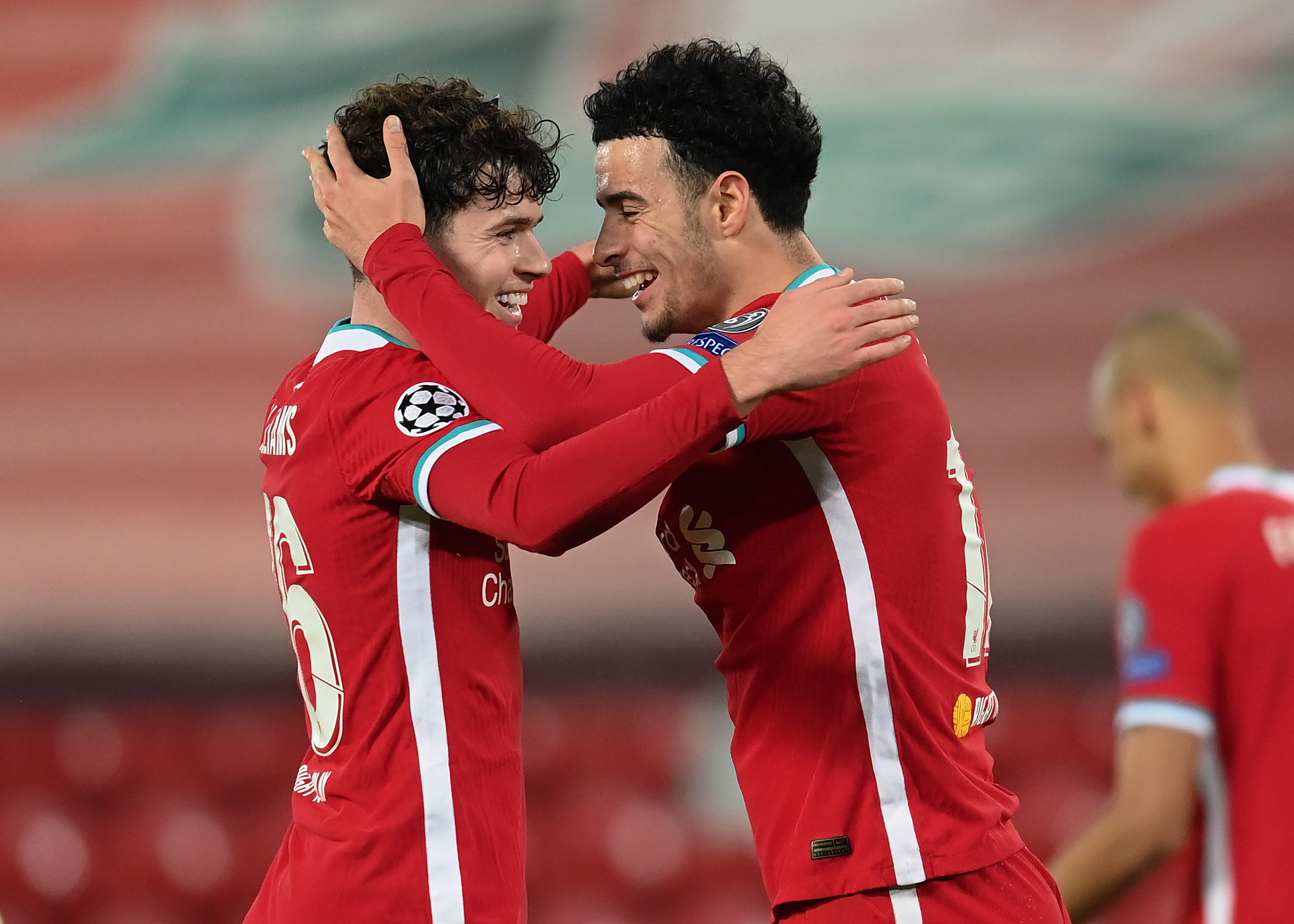 GODE VENNER: Stort øyeblikk da Neco Williams og Curtis Jones sørget for vinnermålet mot Ajax på Anfield.