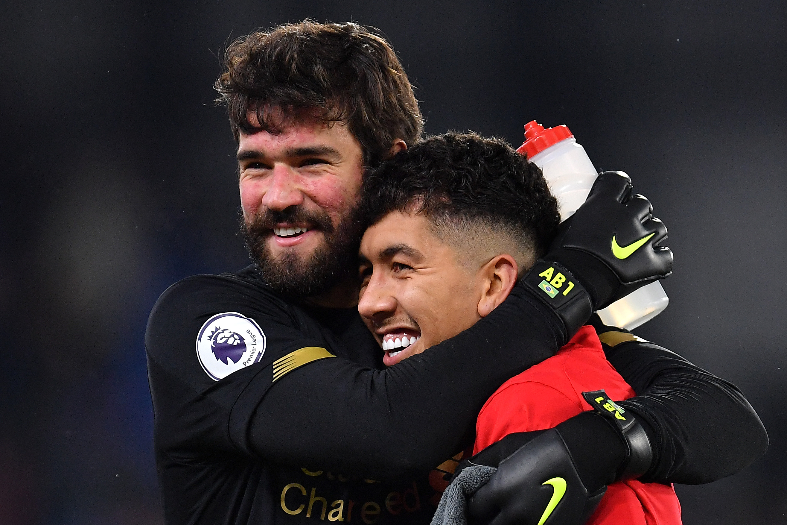 BLIDE BRASILIANERE: Store spillere i hver ende av banen, Alisson og Firmino.