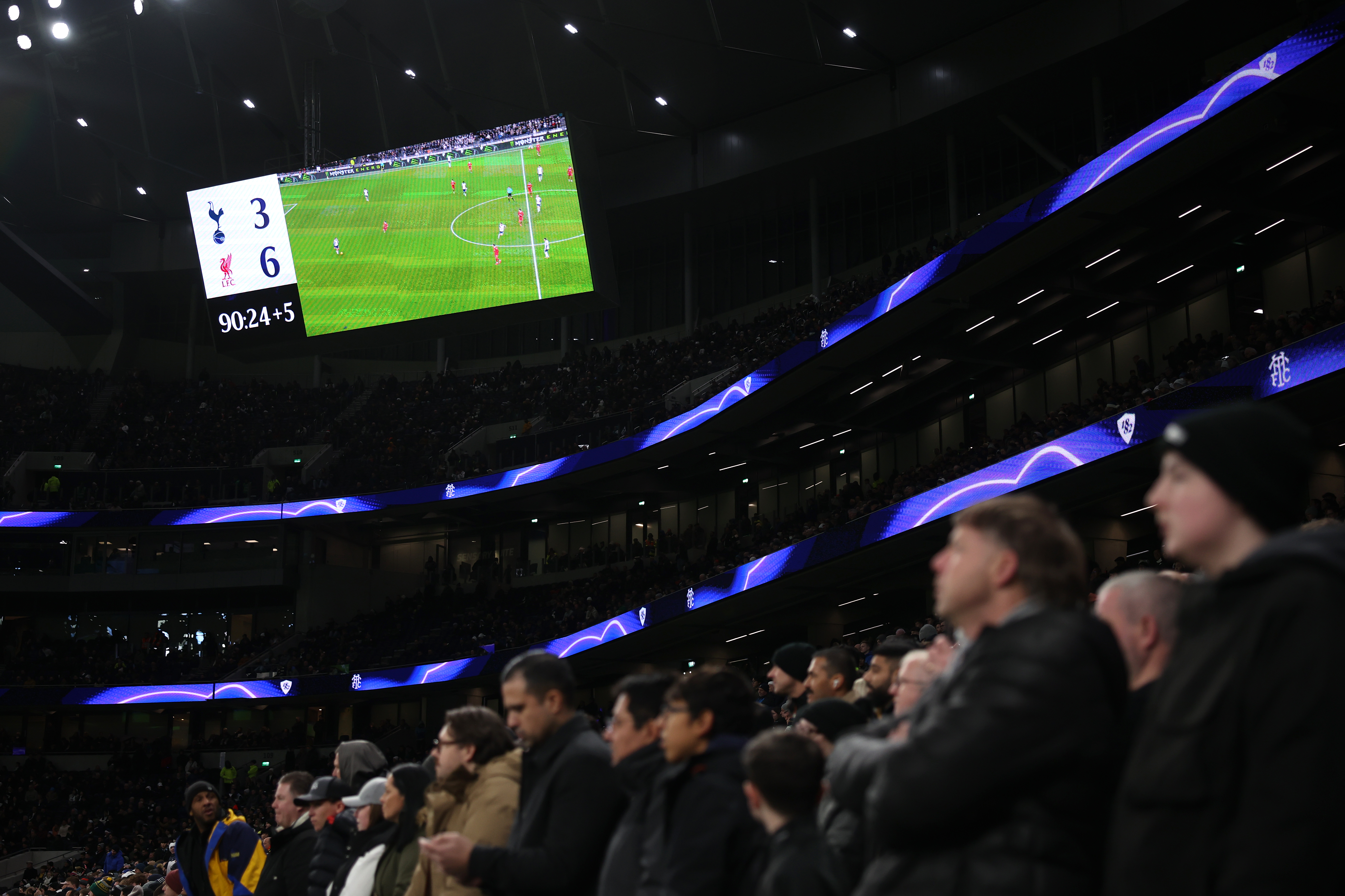 3-6: Denne gang var det gledeligere syn på storskjermen på Tottenham Hotspur Stadium.