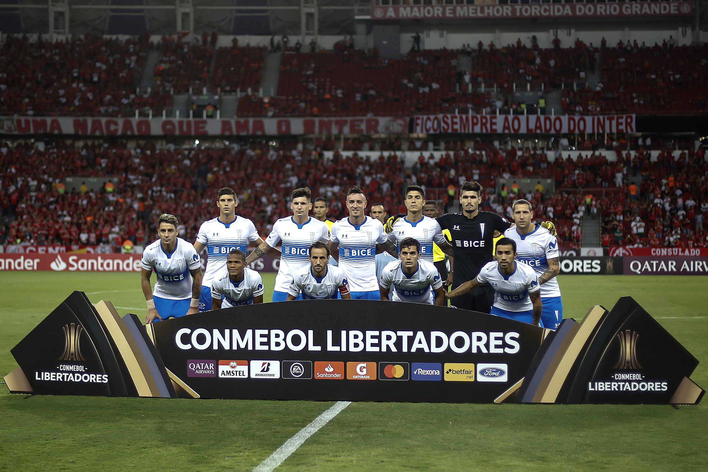 BLE TILDELT GULLET: Universidad Catolica ble seriemestere til tross for kansellering av sesongen. Her fra Copa Libertadores tidligere i mars.