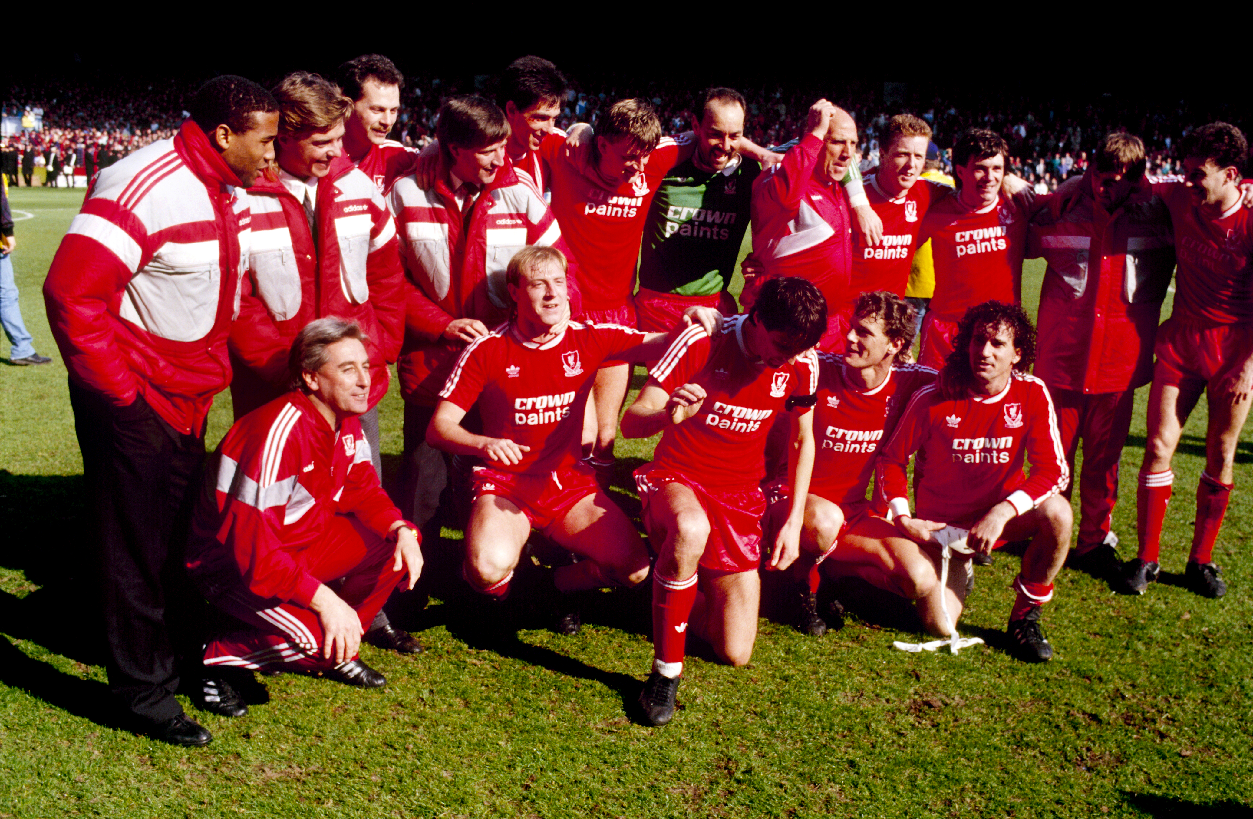Liverpool-spillerne feirer ligamesterskapet i 1988.