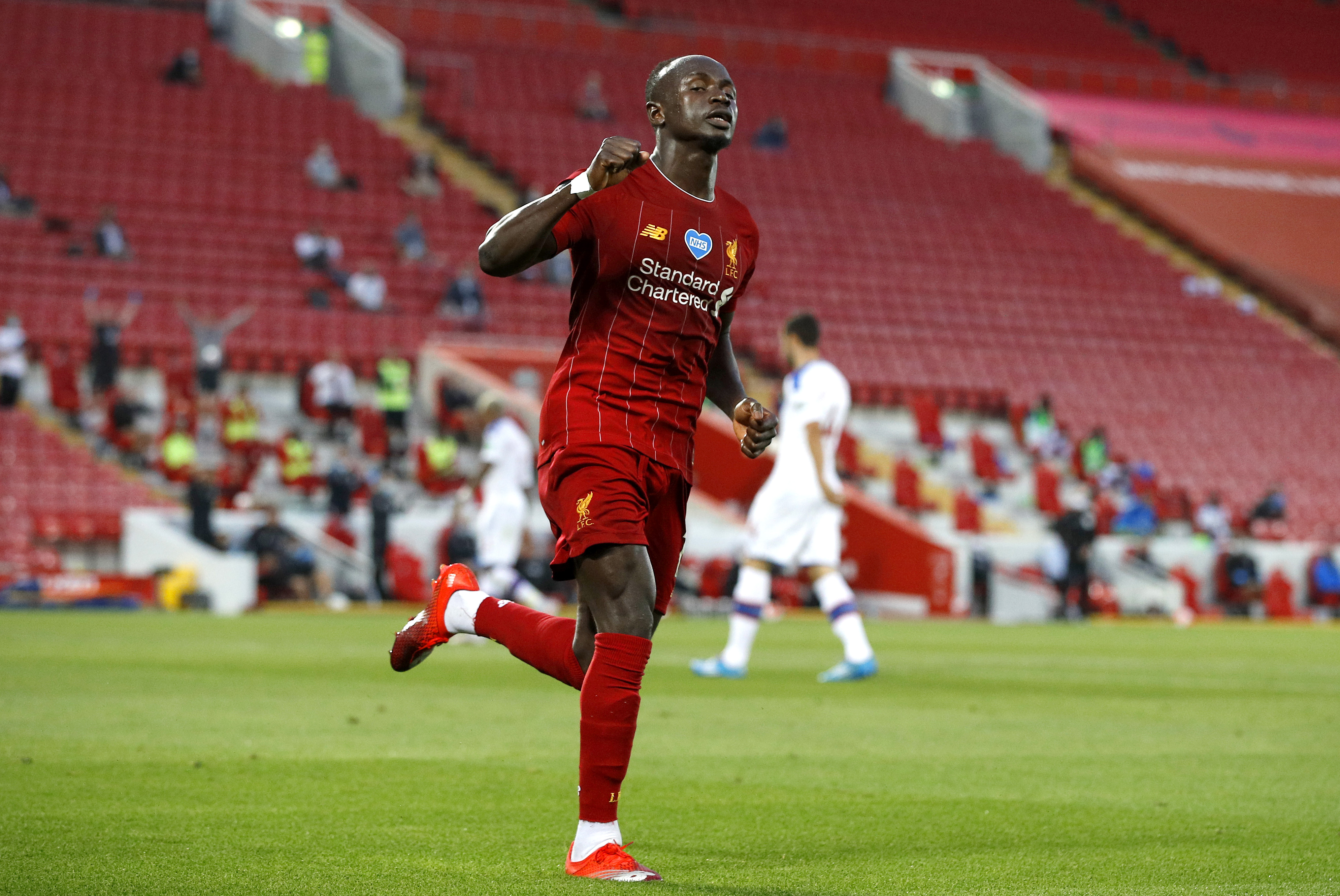 AVSLUTTET KLASSEKONTRING: Sadio Mané fikk æren av å sette inn Liverpools fjerde mål for kvelden.