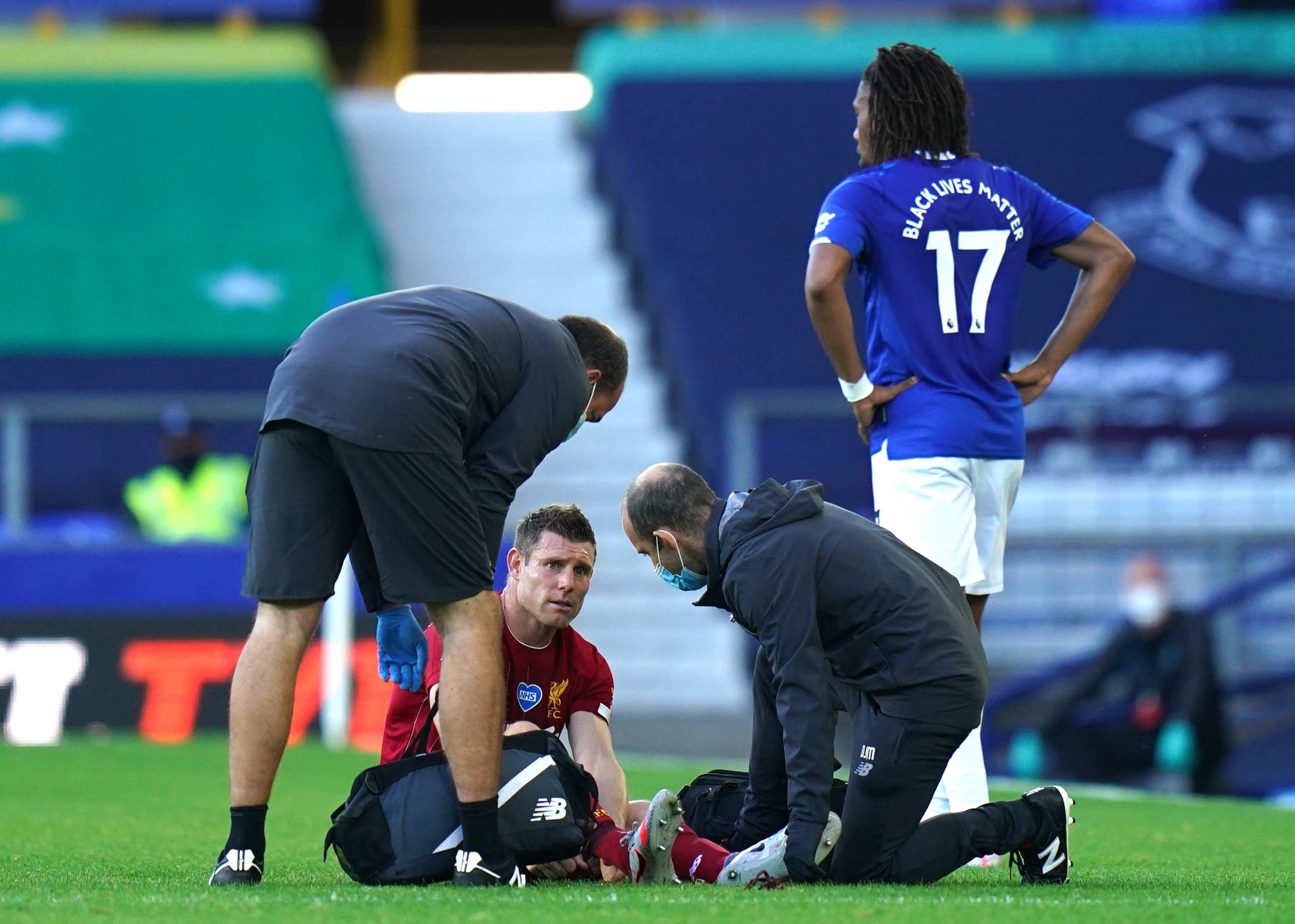 MÅTTE GI SEG: James Milner fikk problemer med hamstringen i venstre lår i kampen mot Everton.