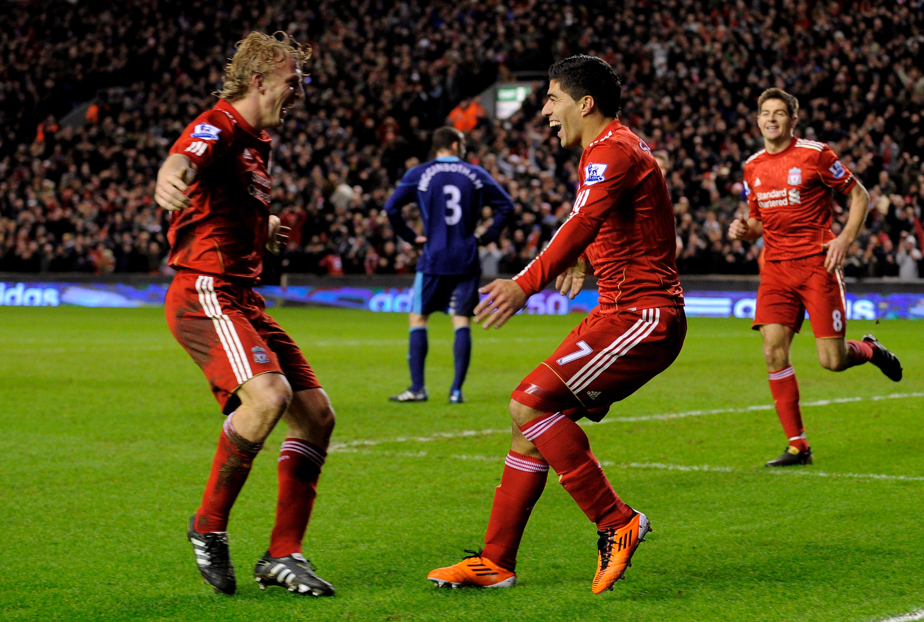 FØRSTE AV MANGE: Luis Suarez feirer sitt første Liverpool-mål i debuten mot Stoke City i februar 2011.