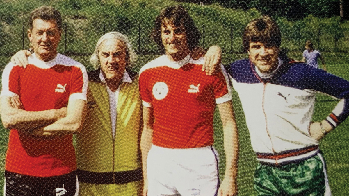Ron Meades, Joe Hooley (Lillestrøm-trener), Ray C og Emlyn H på Ullernbanen 1979 – den aller første fotballskolen. Joe H var gjesteforeleser.