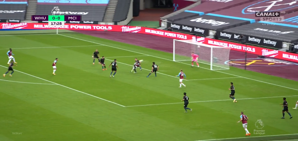 Michail Antonio viser fram alle sine ferdigheter når han setter inn en kunstscoring mot Manchester City.