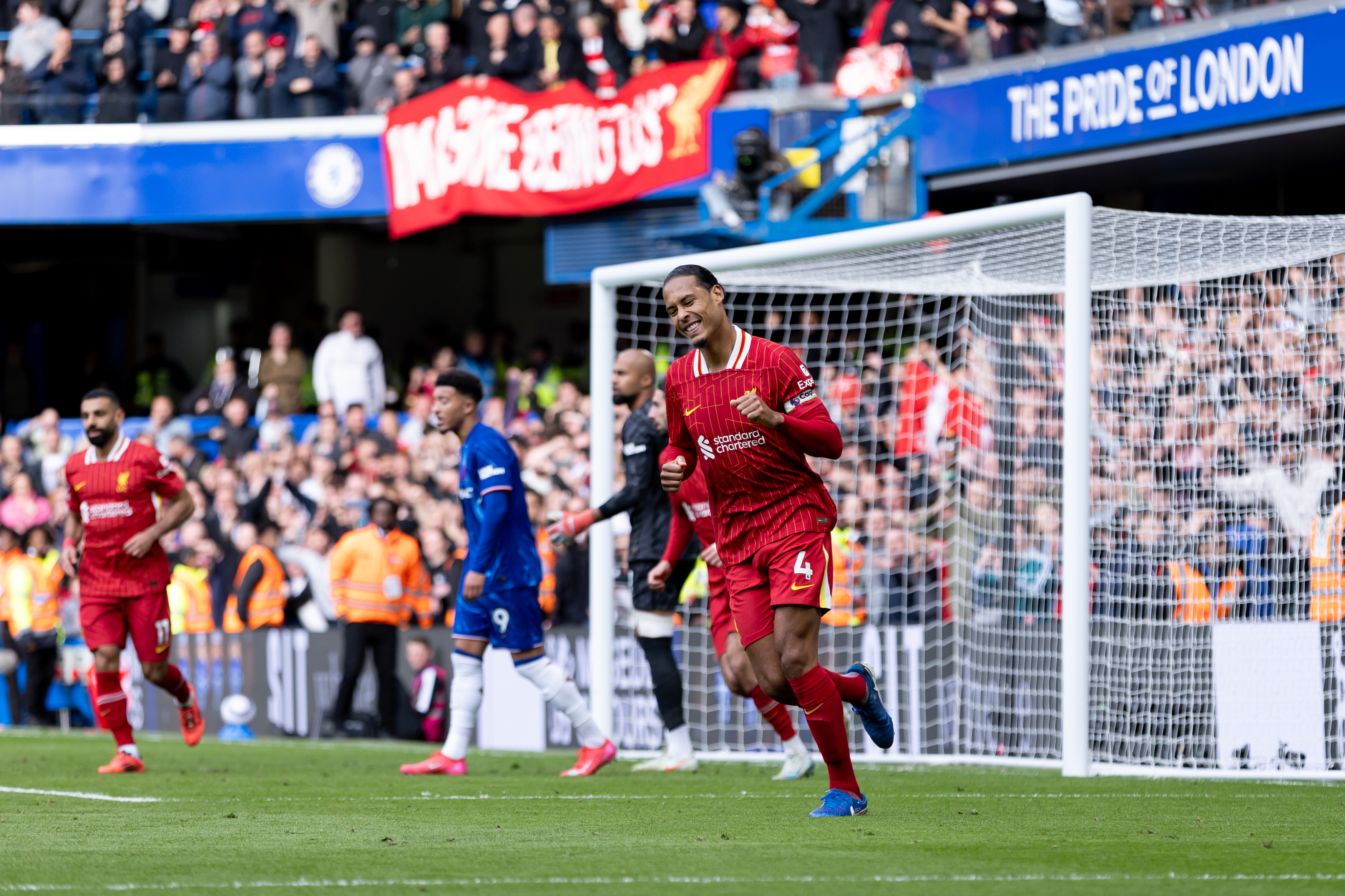 REDUSERTE: Virgil van Dijk var blid for å heade inn nok et mål.