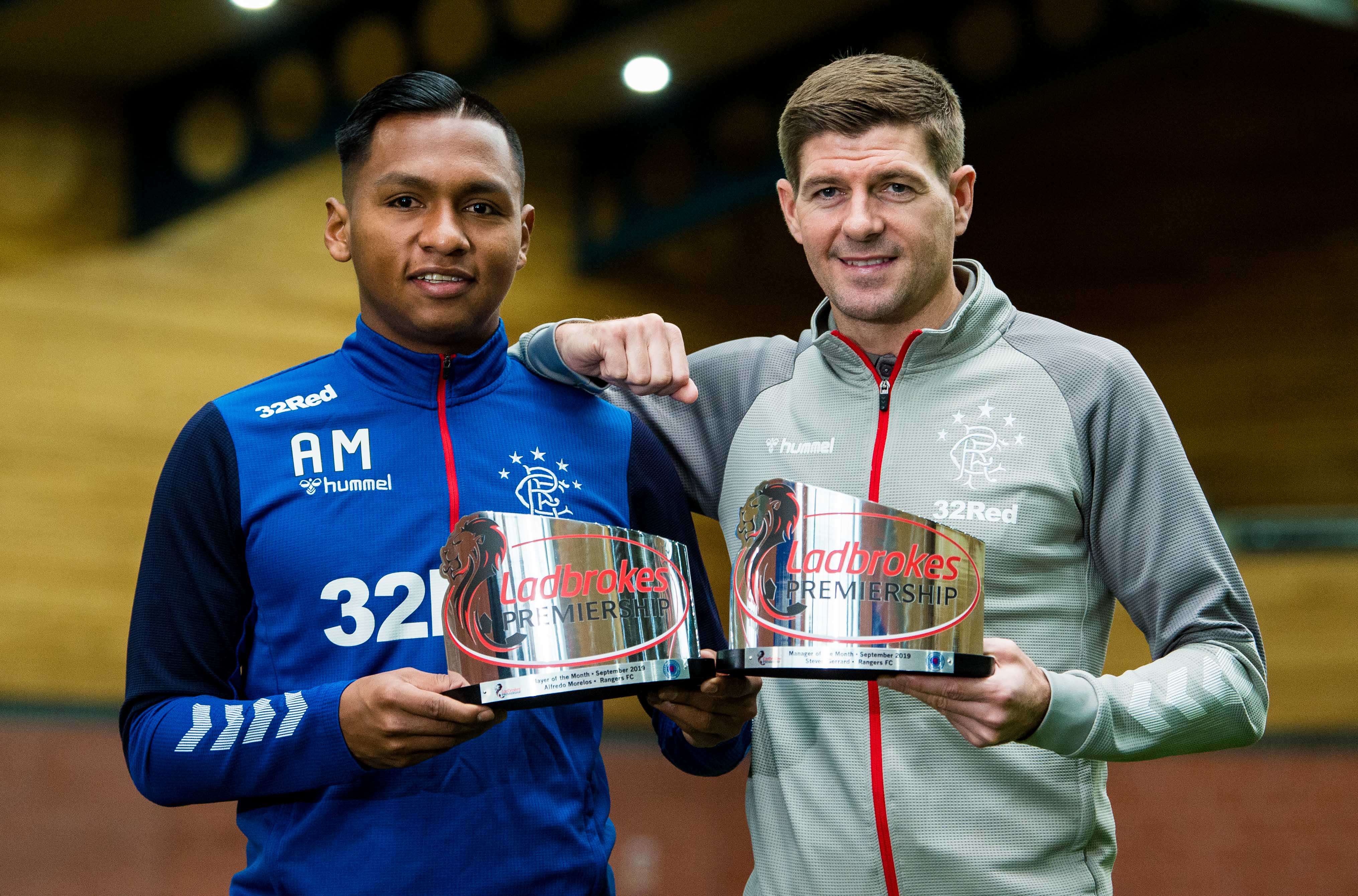 MÅNEDENS SPILLER OG MANAGER: Alfredo Morelos og Steven Gerrard ble månedens spiller og manager i oktober 2018.