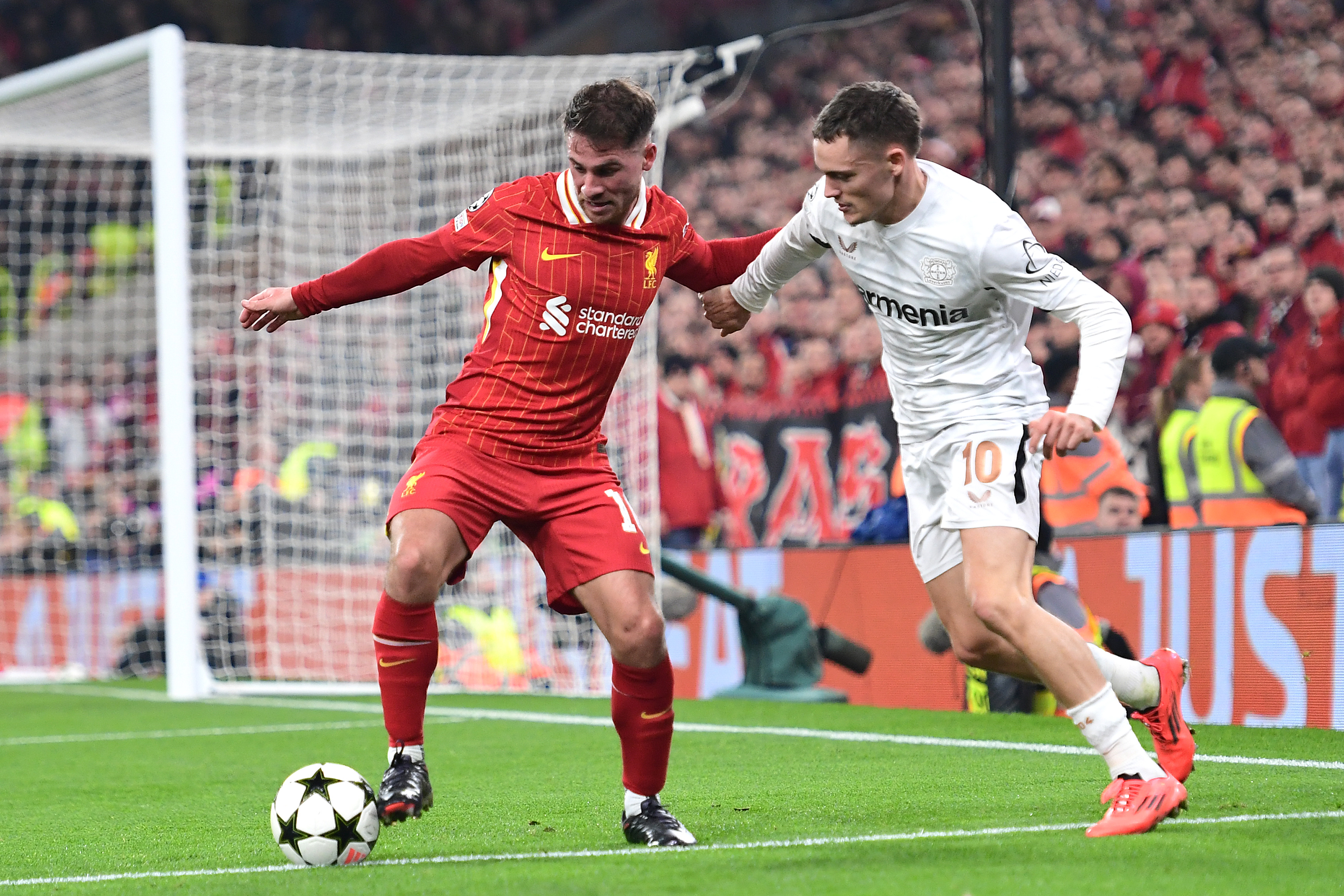 4-0: Alexis Mac Allister og Liverpool ga Leverkusen en skikkelig leksjon i fotball i fjor høst.