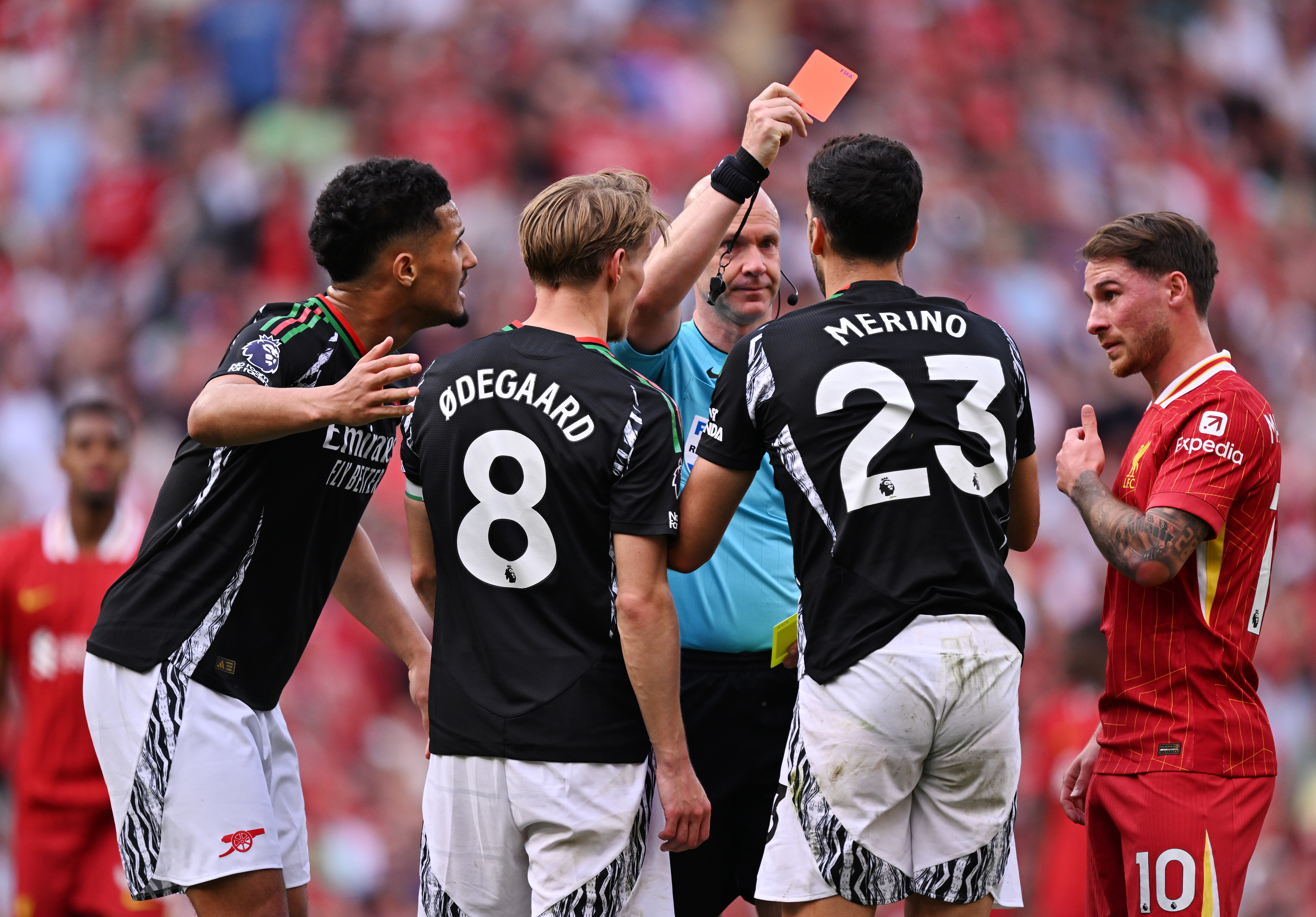 TI MANN: Mikel Merinos utvisning var Arsenals sjette i Premier League denne sesongen.