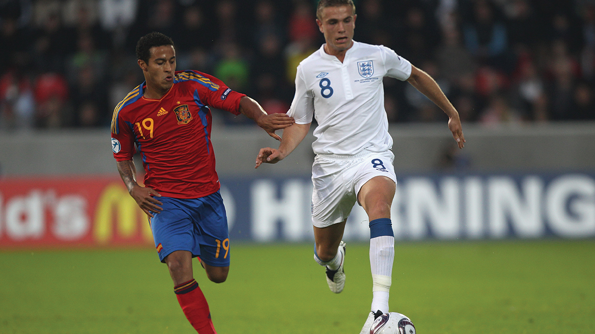 Jordan Henderson og Thiago Alcântara i duell under U21-EM i 2011.