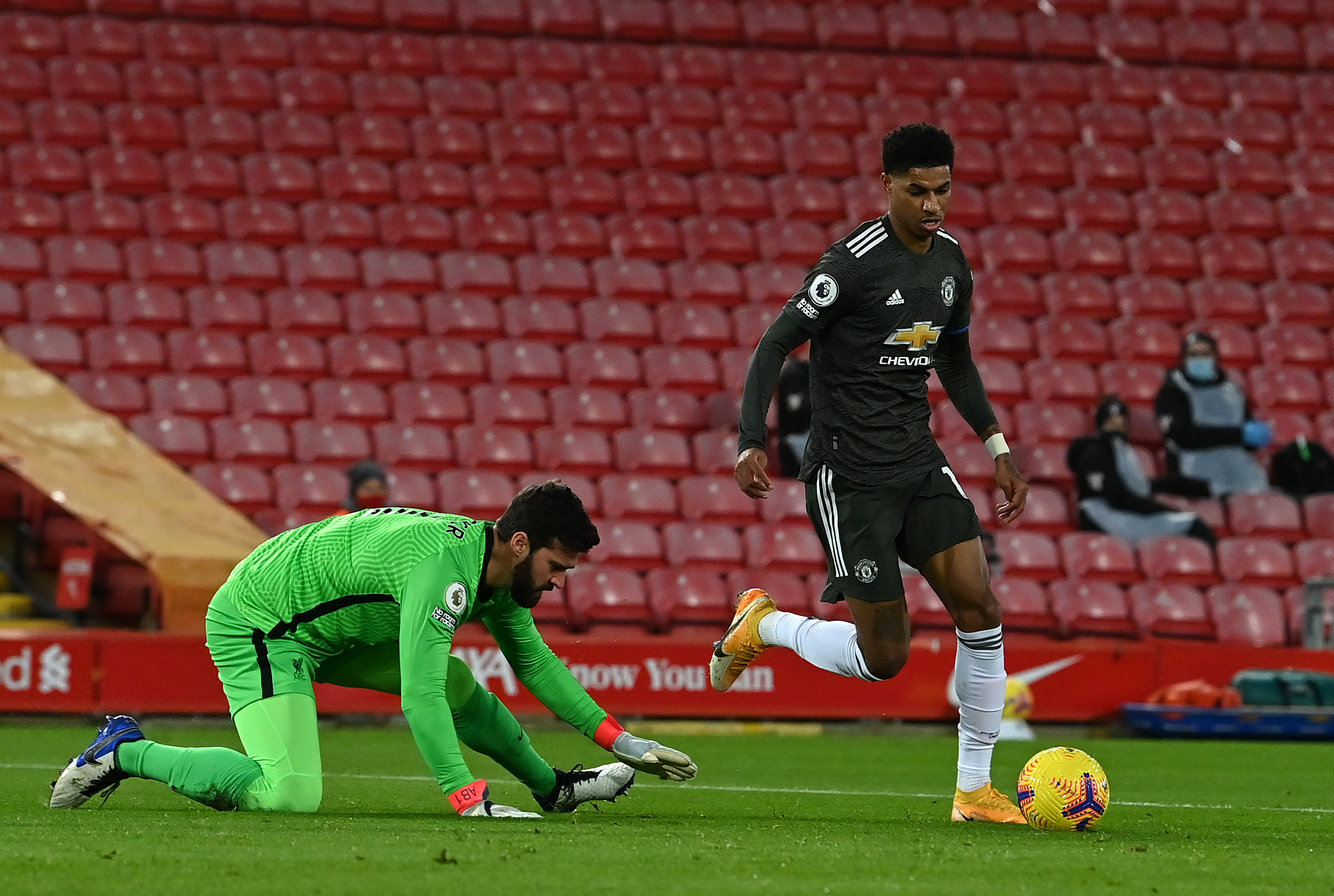 OFFSIDE: United var farlige på kontringer, men gikk ofte i offside.