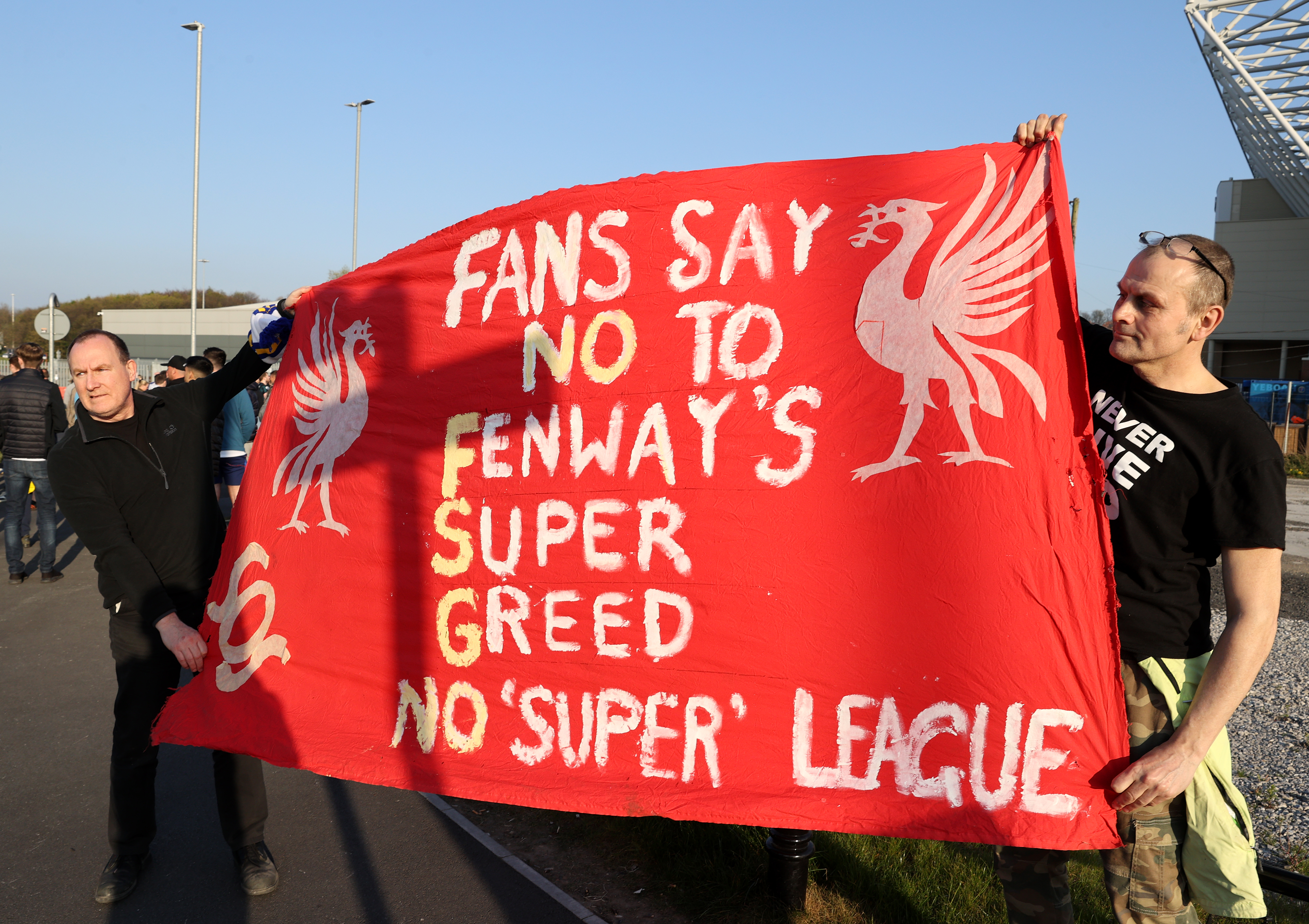 GRÅDIGHET: FSG får det glatte lag av Liverpool-fansen.