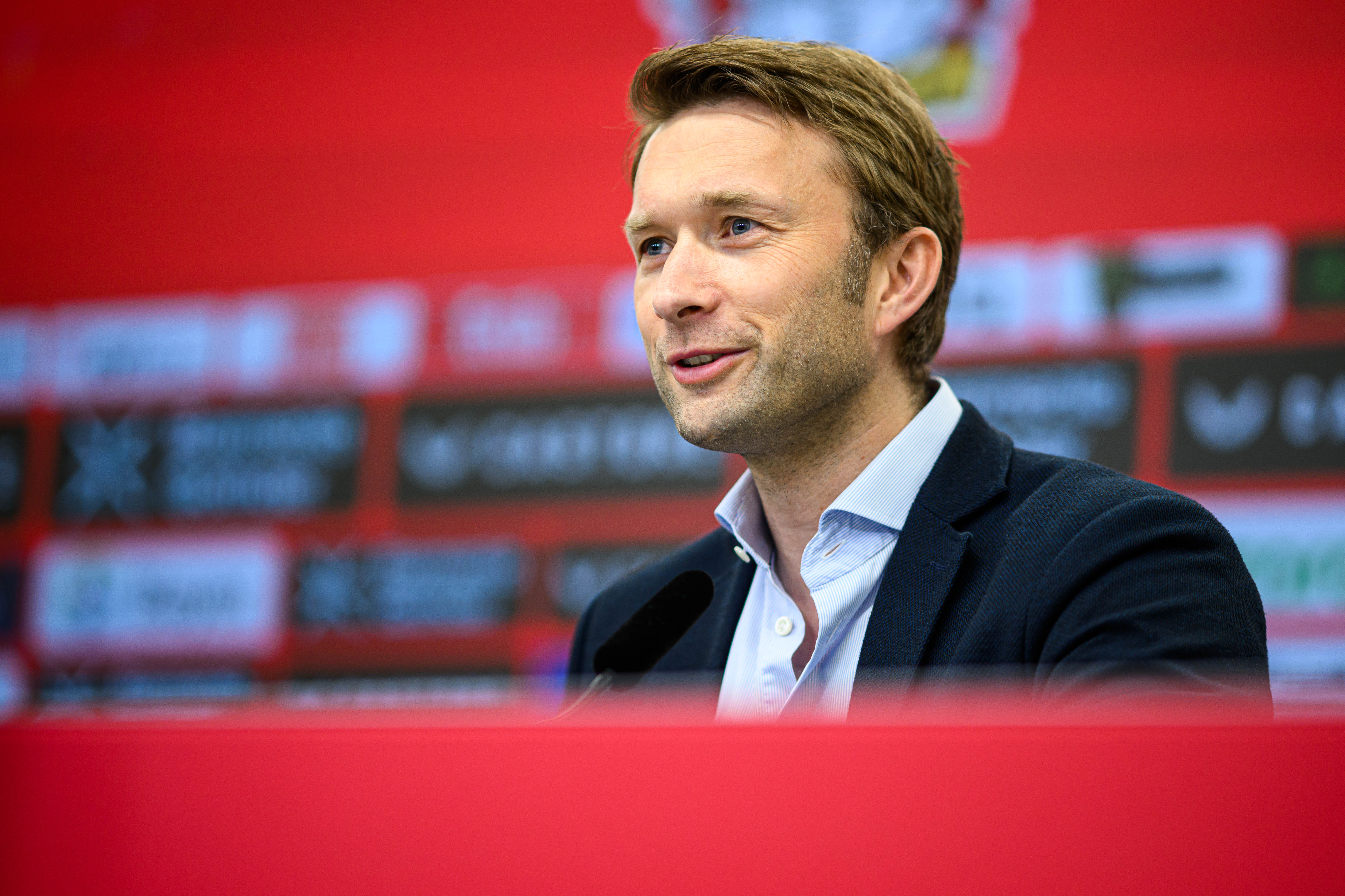 TETT OPPFØLGING: Simon Rolfes har spilt en helt spesiell rolle i karrieren til Florian Wirtz.