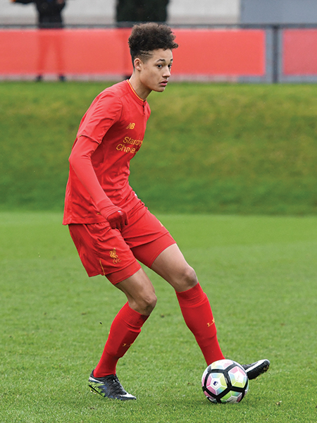 Rhys Williams i aksjon mot Derby for Liverpool U18 i 2017.