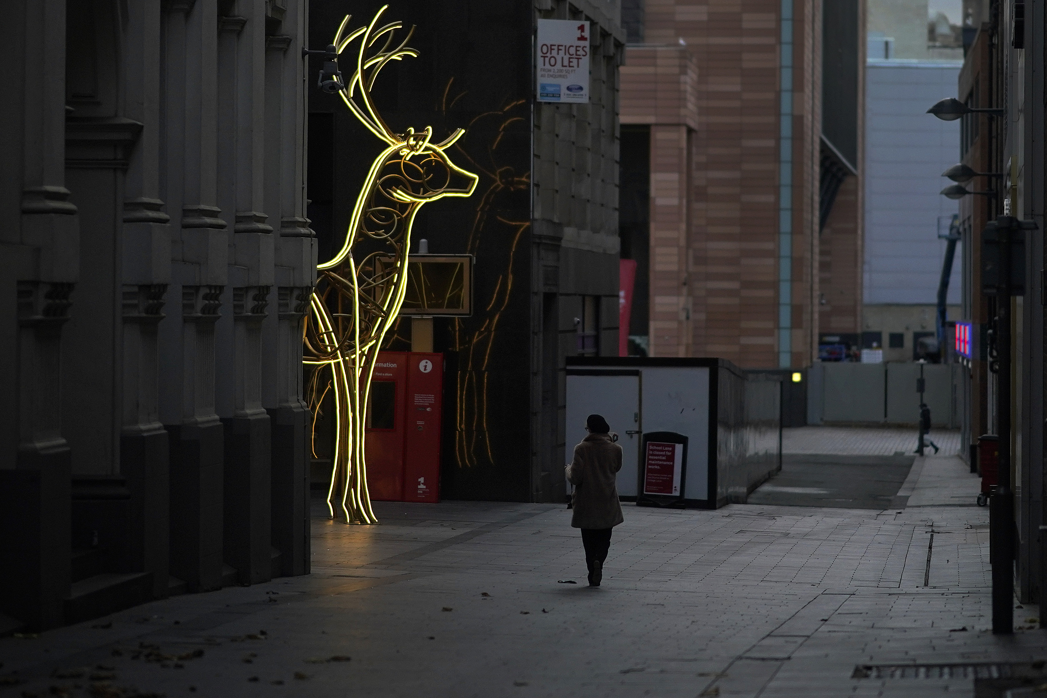 DESEMBERKLAR: Byen er pyntet og klar for julehandlingen.